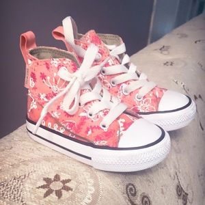 Toddler converse shoes💕